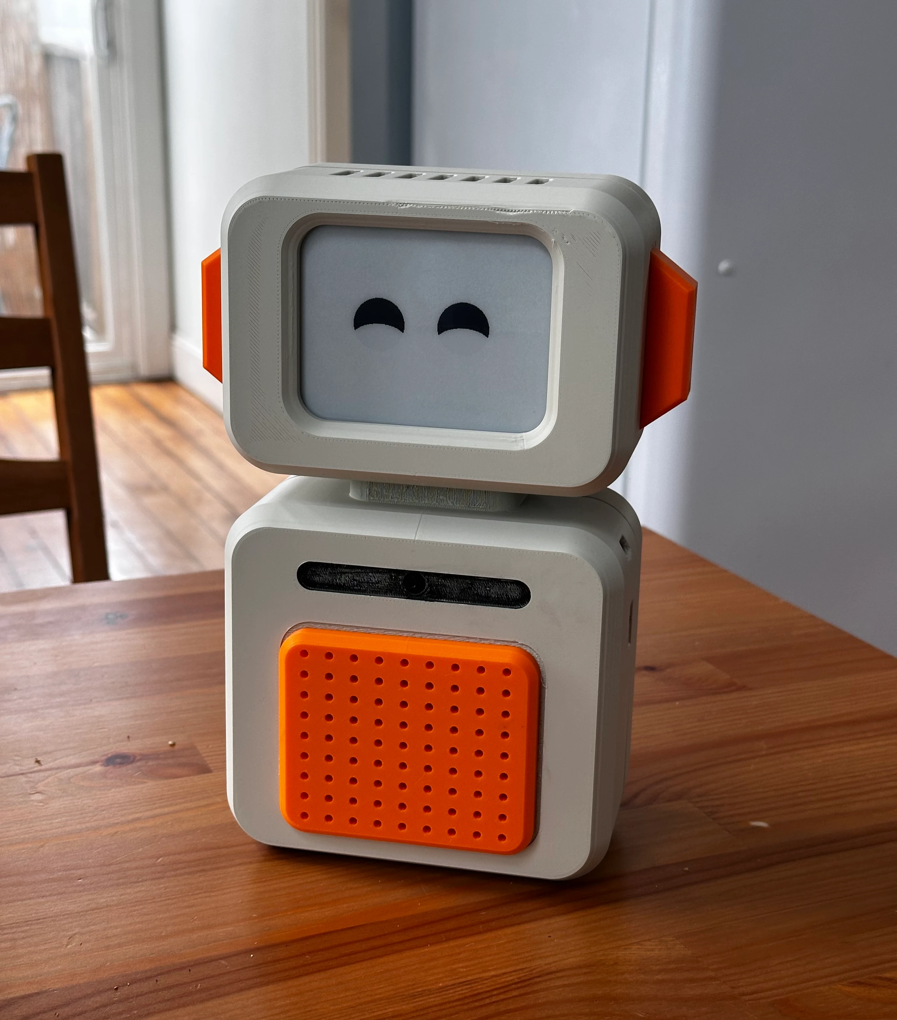 Zero: Kid's desktop companion robot